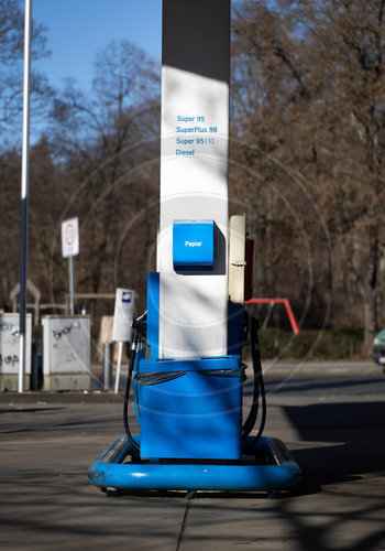 M‚àö¬∫lleimer an Tankstelle