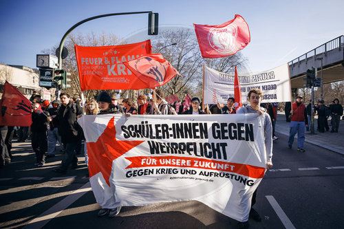 Schulstreik gegen Wehrpflicht