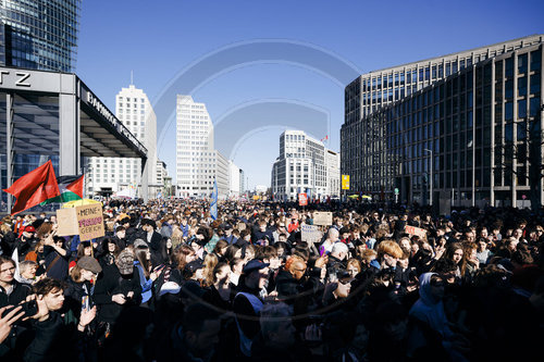Schulstreik gegen Wehrpflicht