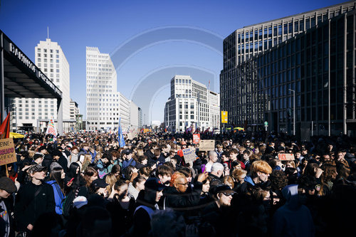 Schulstreik gegen Wehrpflicht