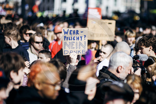 Schulstreik gegen Wehrpflicht