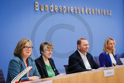 Eva Maria Welskop-Deffaa, Verena Graichen, Frank Werneke und Verena Bentele
