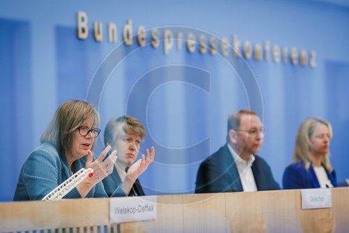 Eva Maria Welskop-Deffaa, Verena Graichen, Frank Werneke und Verena Bentele