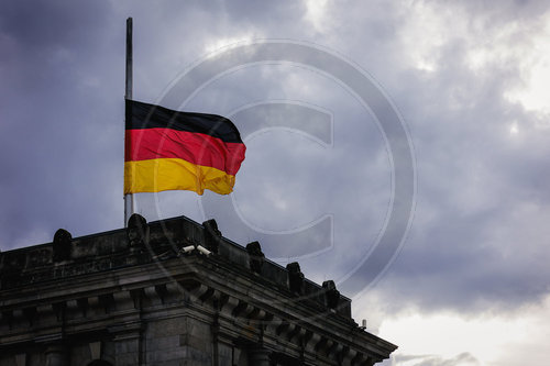 Flagge auf Halbmast