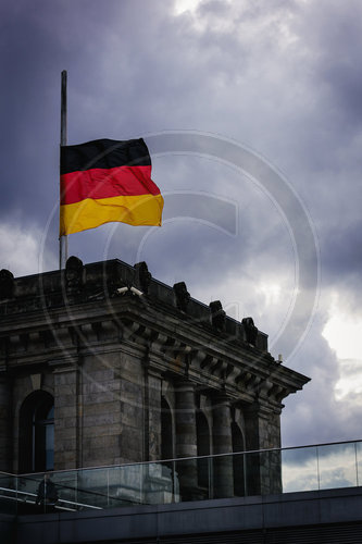 Flagge auf Halbmast