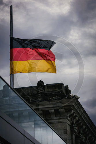 Flagge auf Halbmast