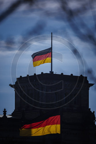 Flagge auf Halbmast