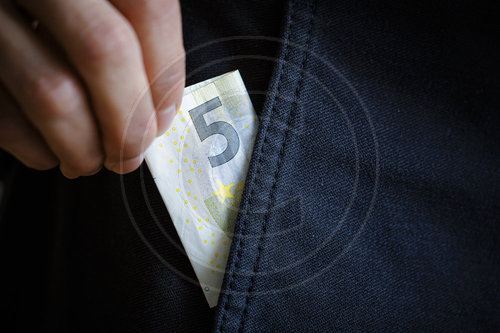 Geld in der Hosentasche