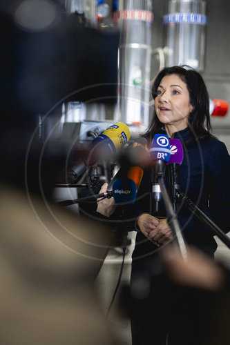 Bundesministerin Reiche eroeffnet Heizkraftwerk in Memmingen