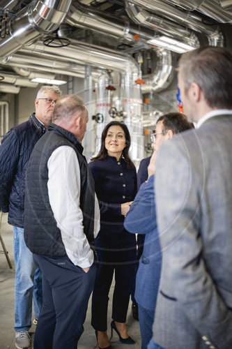 Bundesministerin Reiche eroeffnet Heizkraftwerk in Memmingen