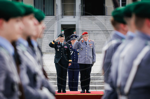 Jennie Carignan und Carsten Breuer