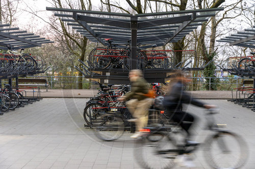 Ueberdachter Parkplatz fuer Fahrraeder