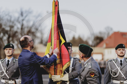 Bundeskanzler Merz verleiht Fahnenband an das Wachbataillon