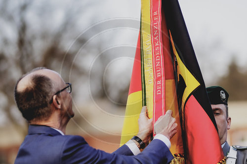 Bundeskanzler Merz verleiht Fahnenband an das Wachbataillon