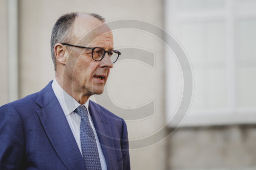 Bundeskanzler Merz verleiht Fahnenband an das Wachbataillon