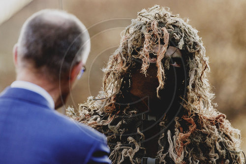 Bundeskanzler Merz verleiht Fahnenband an das Wachbataillon