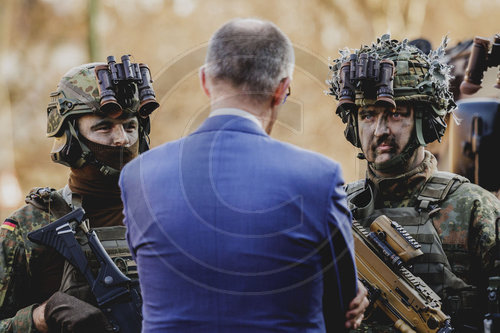 Bundeskanzler Merz verleiht Fahnenband an das Wachbataillon