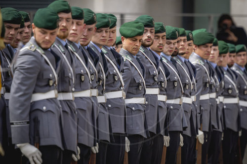 Bundeskanzler Merz trifft irischen Premierminister