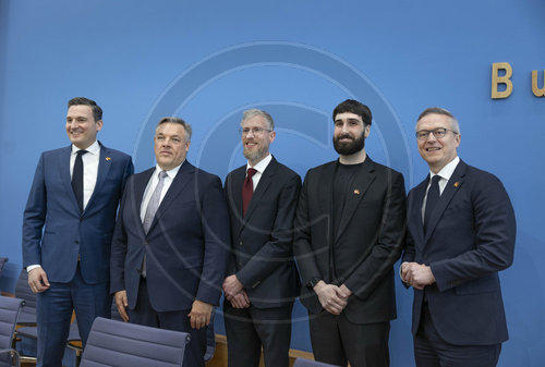 (L-R) Evan Solomon Minister fu√É√†r ku√É√†nstliche Intelligenz und digitale Innovation der Regierung von Kanada , Rolf Schumann, Co-CEO von Schwarz Digits, Samuel Weinbach, Co-Founder von Aleph Alpha,Aidan Gomez, Co-Founder und CEO von Cohere, Karsten Wil
